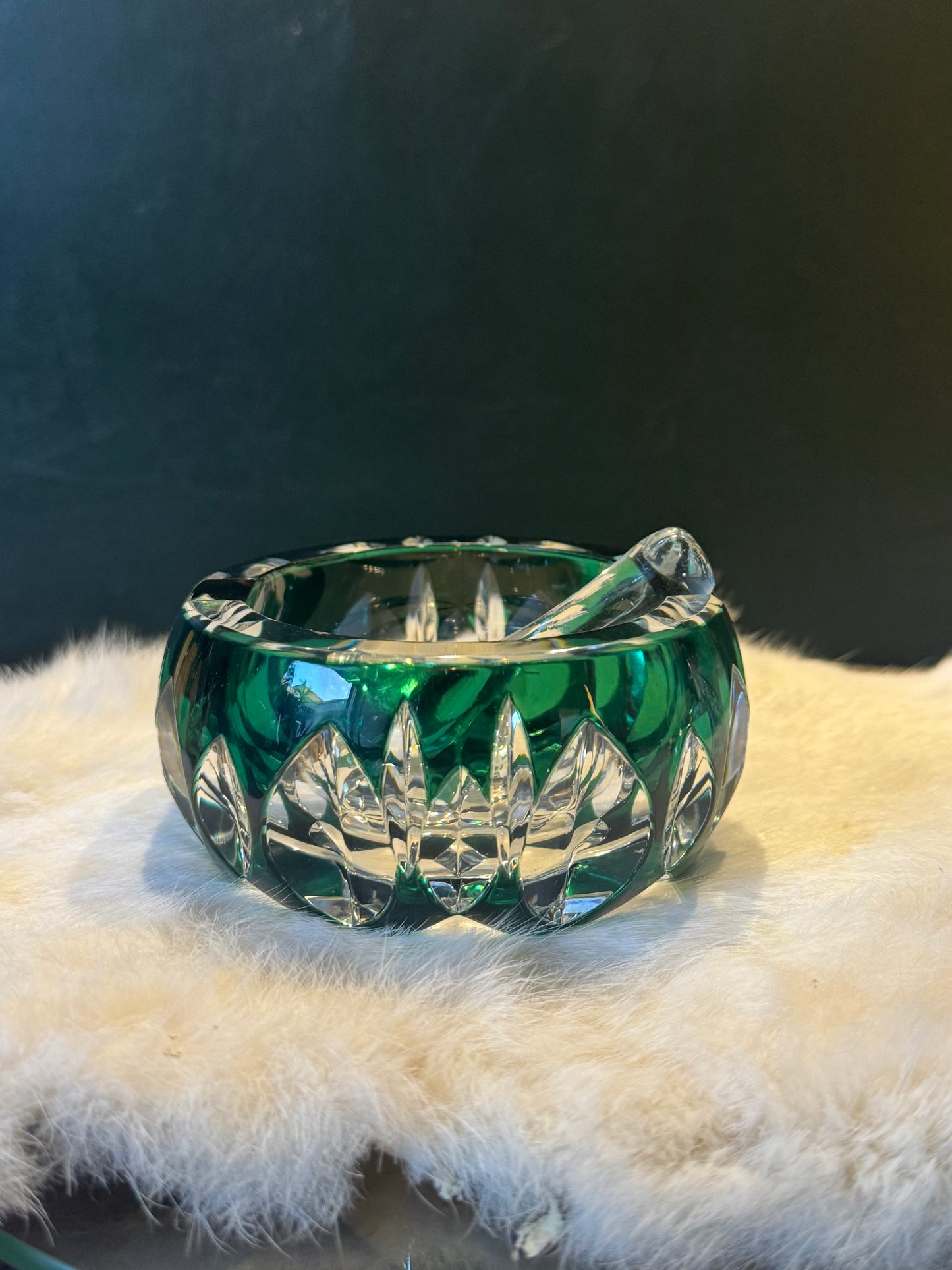 Val Saint Lambert asbak – Art Deco groen kristal – gesigneerd Belgisch design