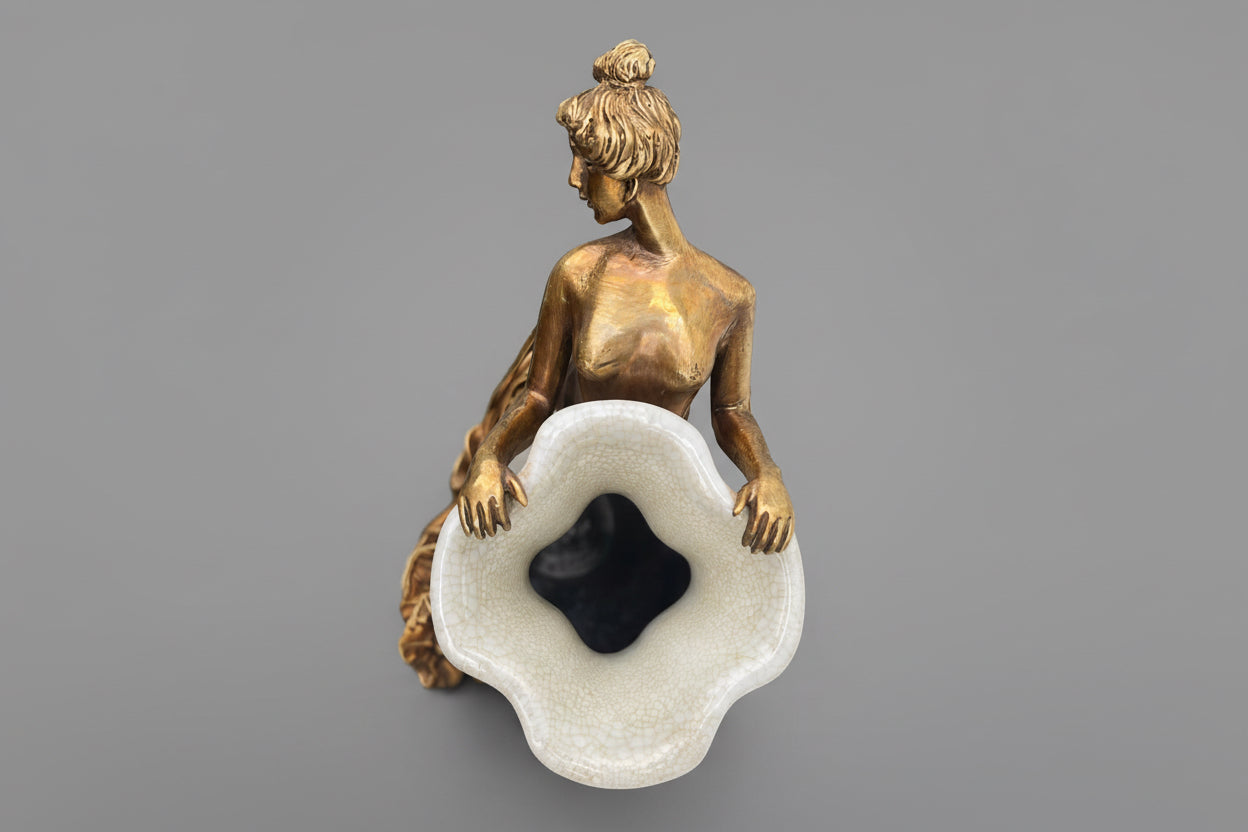 Jugendstilvase mit Bronzedekor – Porzellan mit Elfen und Fröschen