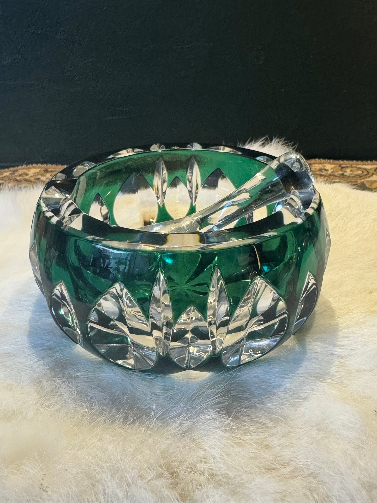 Val Saint Lambert asbak – Art Deco groen kristal – gesigneerd Belgisch design