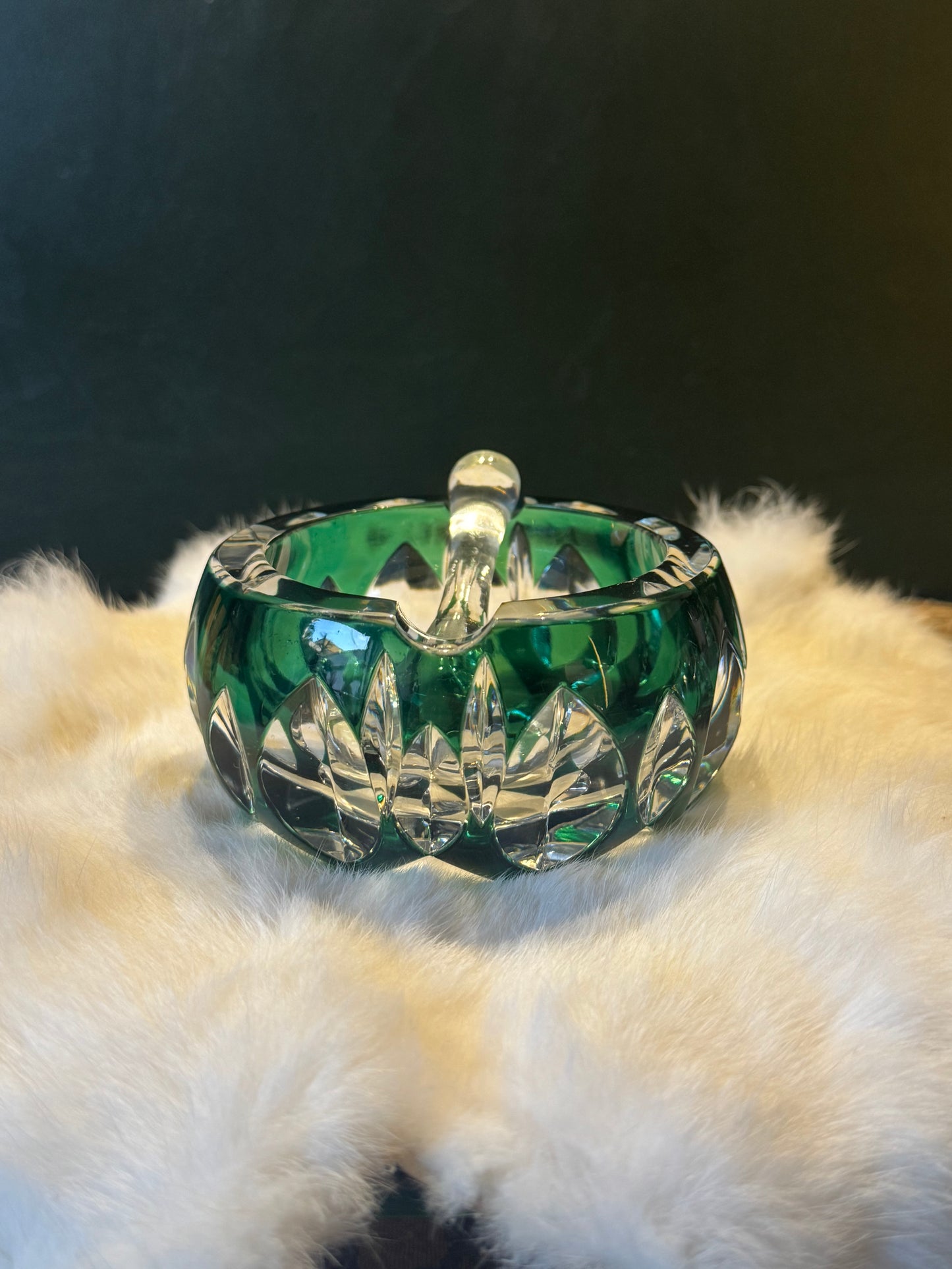 Val Saint Lambert asbak – Art Deco groen kristal – gesigneerd Belgisch design