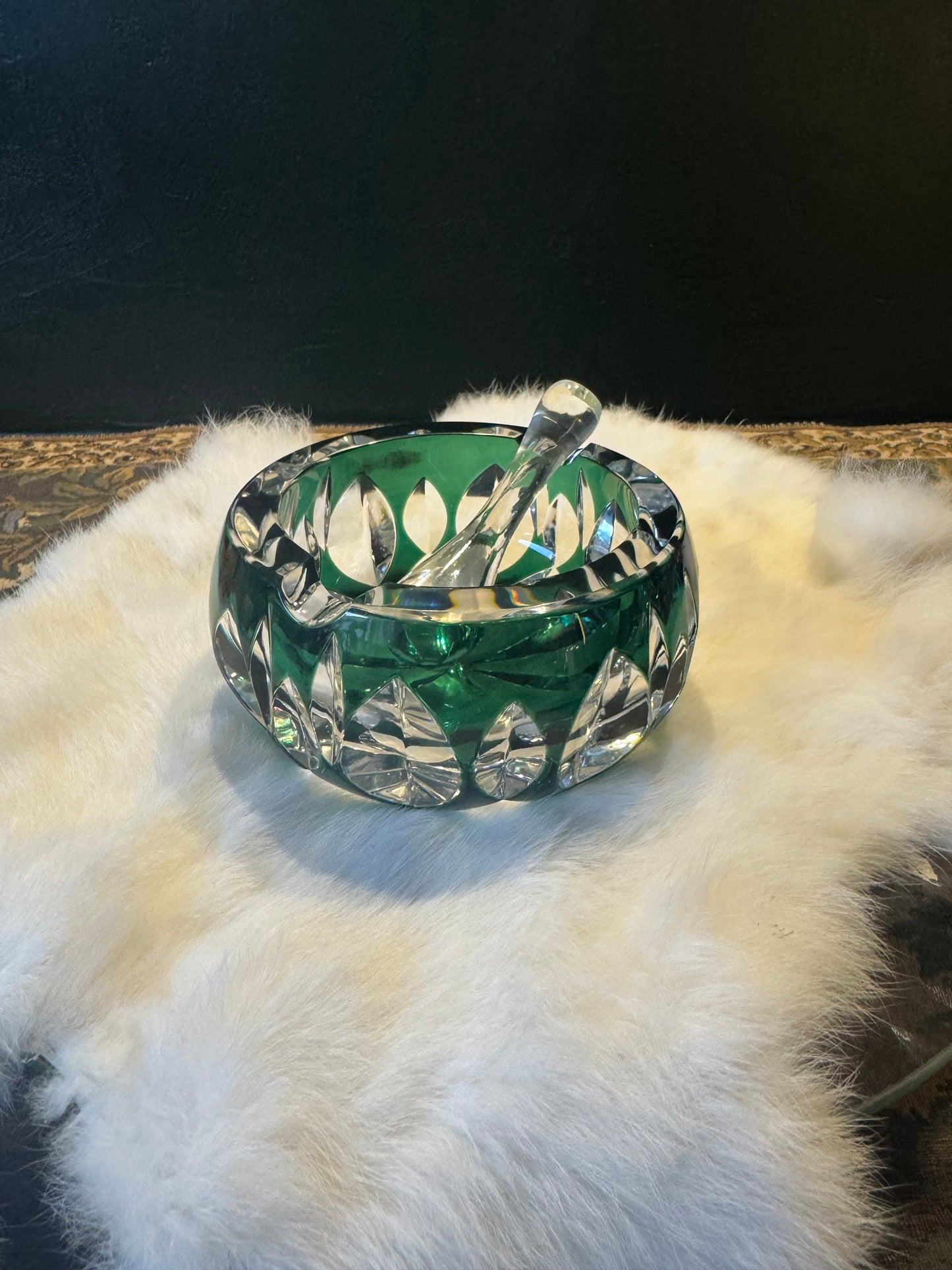 Val Saint Lambert asbak – Art Deco groen kristal – gesigneerd Belgisch design