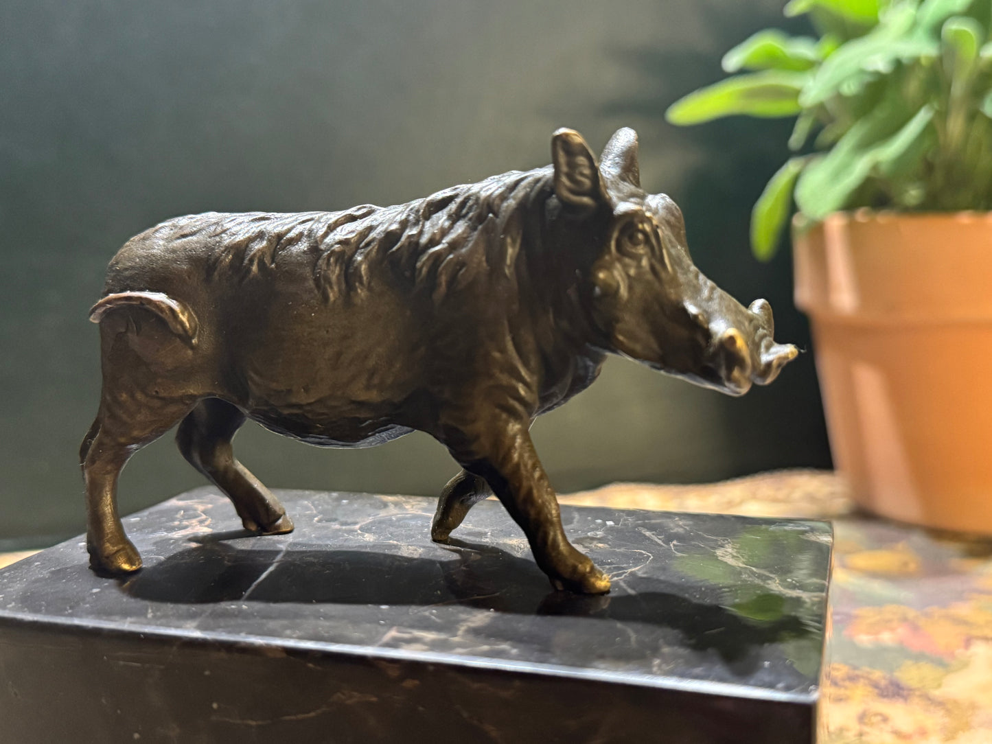 Bronzen Wild Zwijn Beeldje - Marmeren Sokkel, Jachtkamer Decoratie