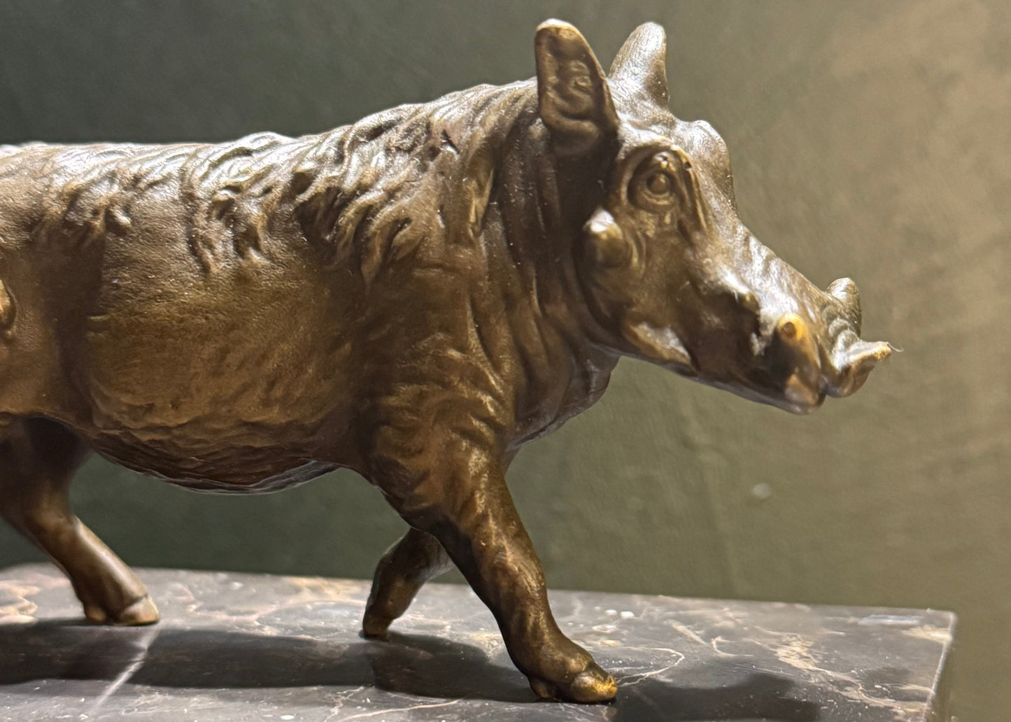 Bronzen Wild Zwijn Beeldje - Marmeren Sokkel, Jachtkamer Decoratie