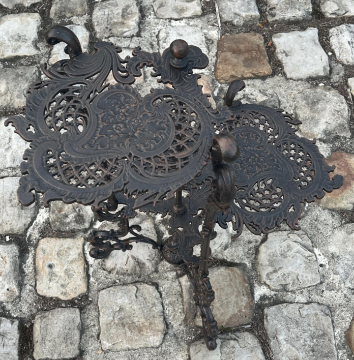 Art Nouveau Plantenetagère - Drielaags Metalen Plantenstandaard - Replica