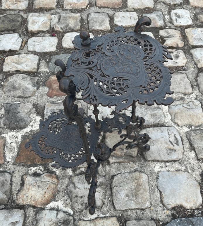 Art Nouveau Plantenetagère - Drielaags Metalen Plantenstandaard - Replica