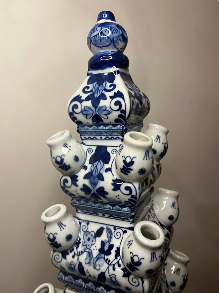 de top van de tulpenvaas