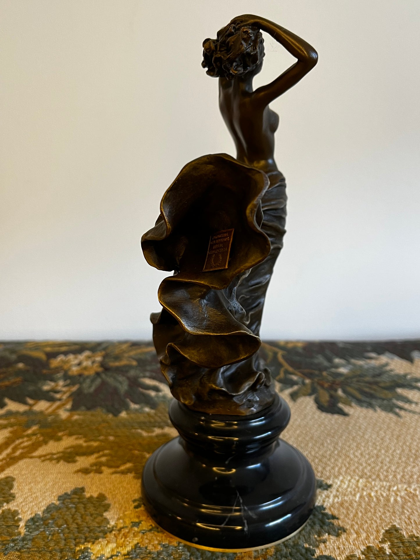 Leonardo Bistolfi "Vrouw in de Wind" - Art Nouveau Bronzen Statuette op Graniet