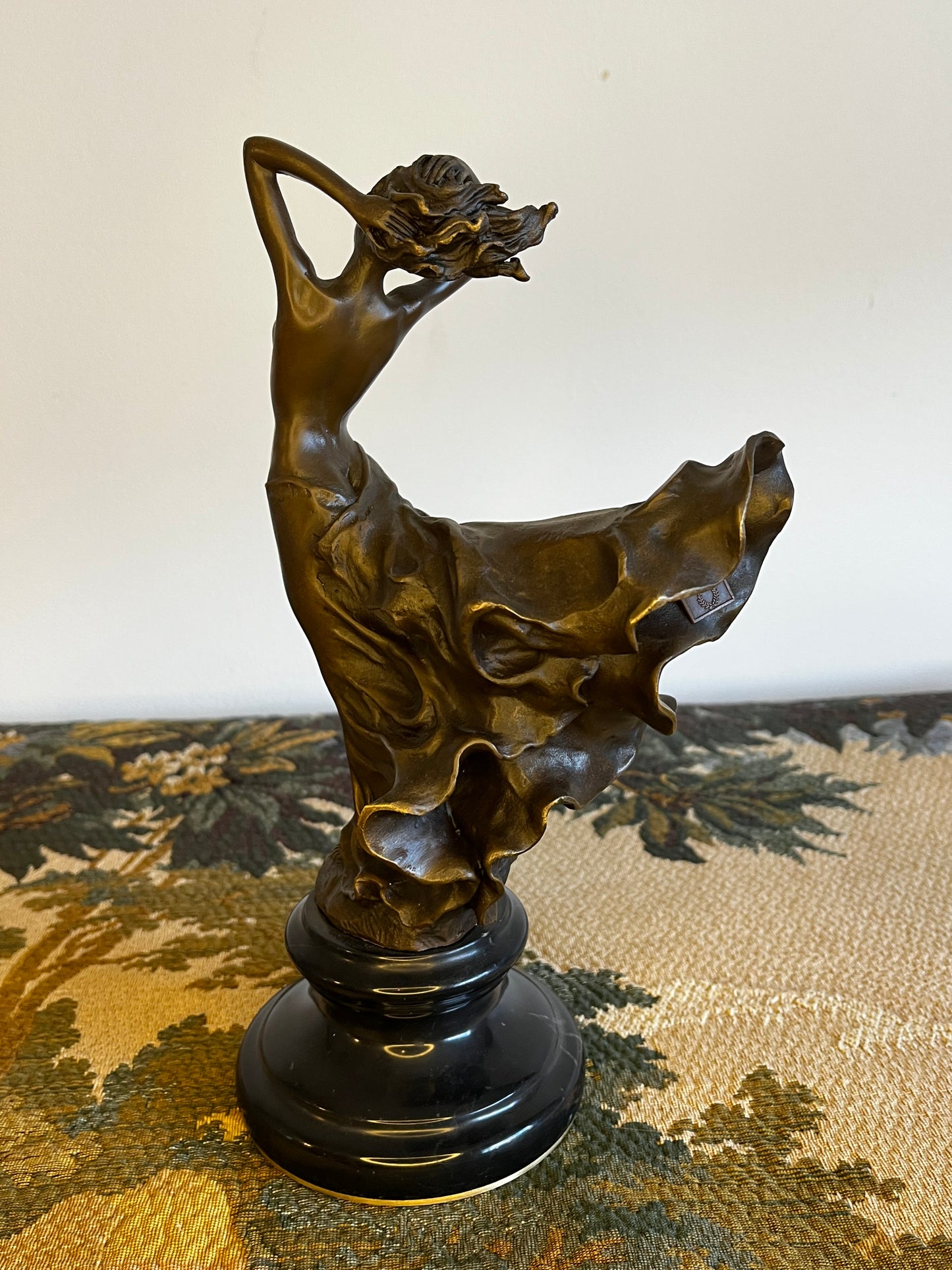 Leonardo Bistolfi "Vrouw in de Wind" - Art Nouveau Bronzen Statuette op Graniet