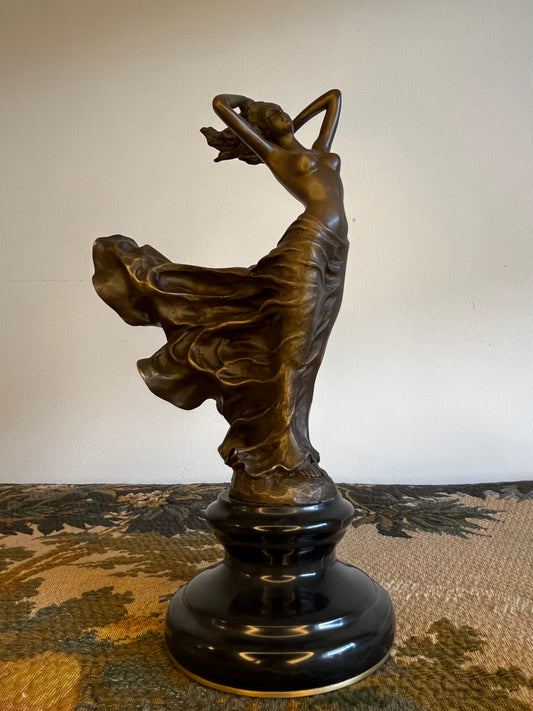 Leonardo Bistolfi "Vrouw in de Wind" - Art Nouveau Bronzen Statuette op Graniet