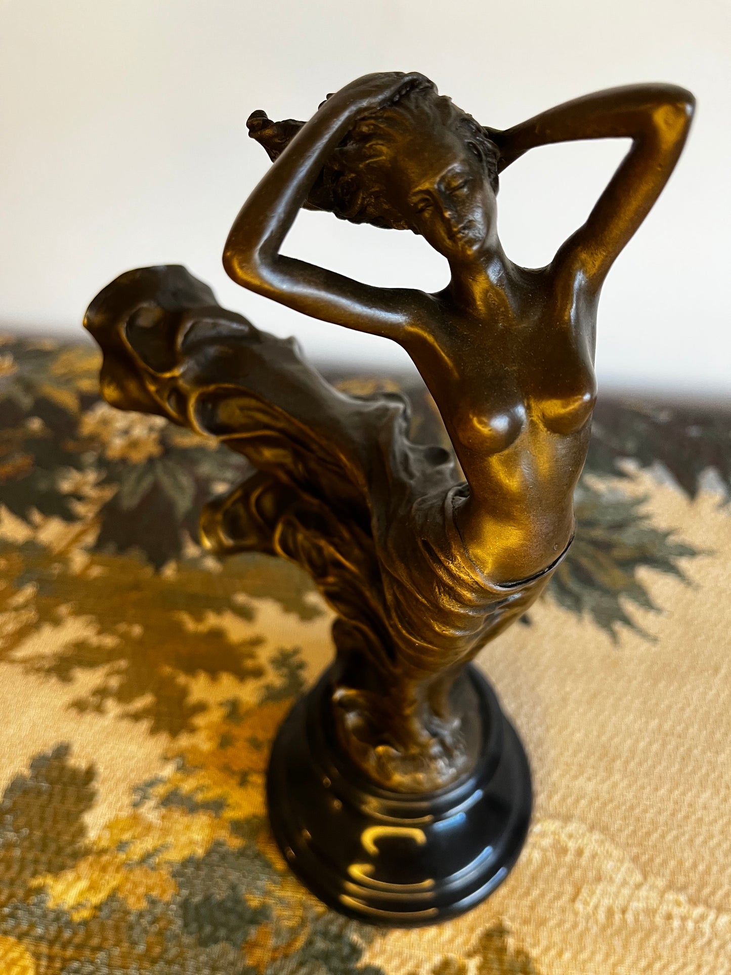 Leonardo Bistolfi "Vrouw in de Wind" - Art Nouveau Bronzen Statuette op Graniet