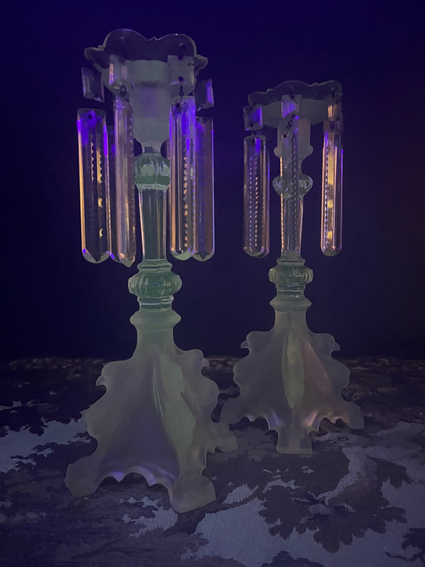 selium glas licht op met uv straling