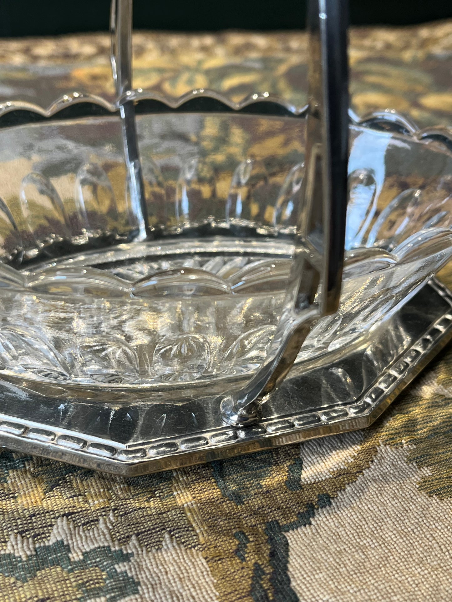 weerspiegeling van glas in metaal