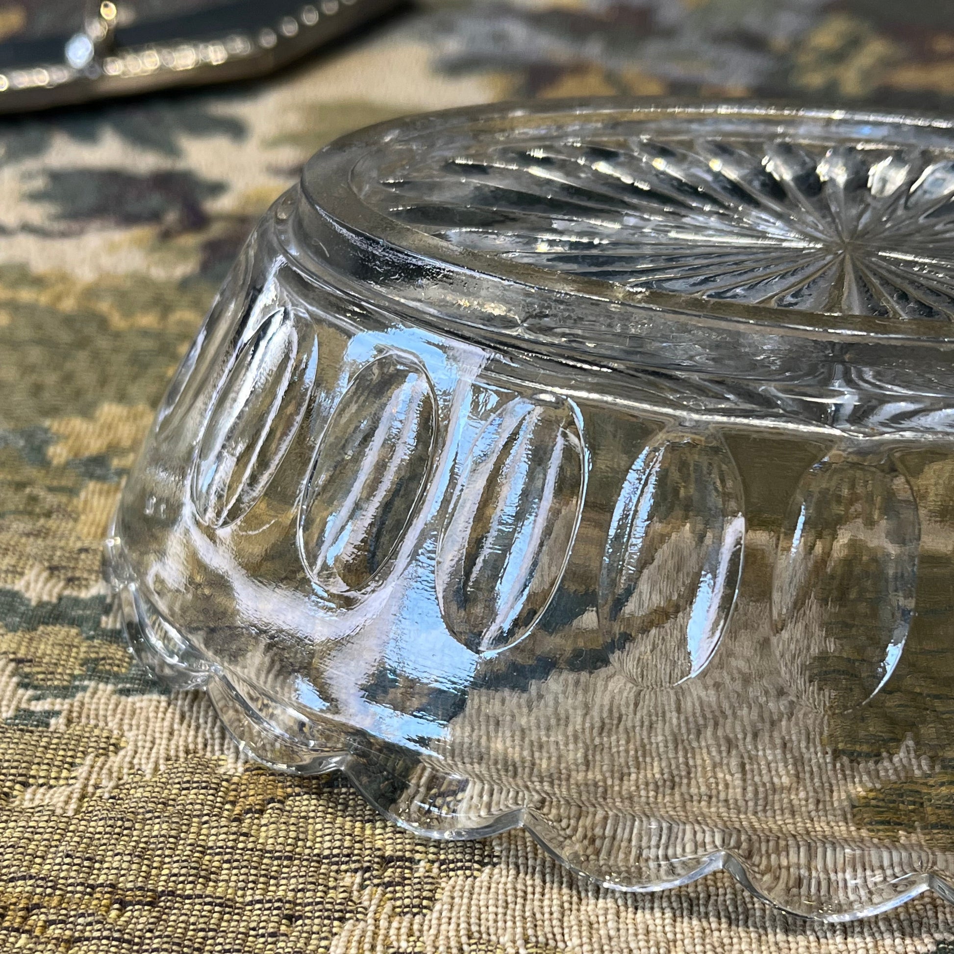 close up facet geslepen glas