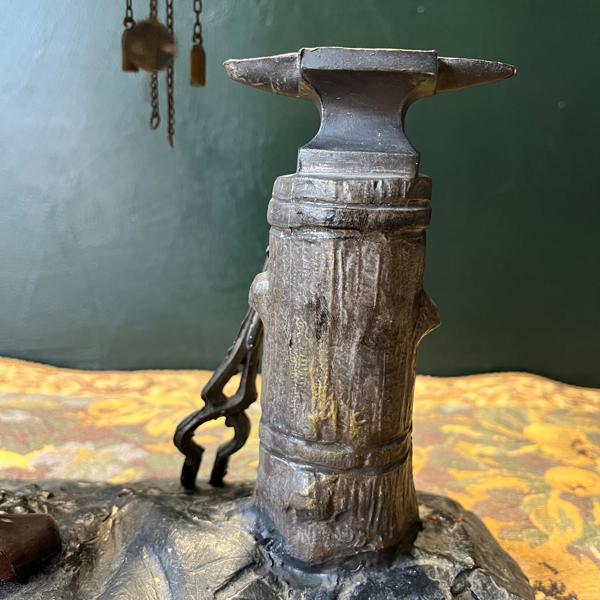 achterzijde aambeeld