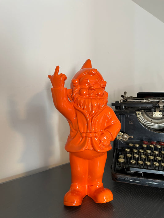 Rebel Kabouter Sculptuur – Polystone Tuinbeeld Statement Piece (kopie)