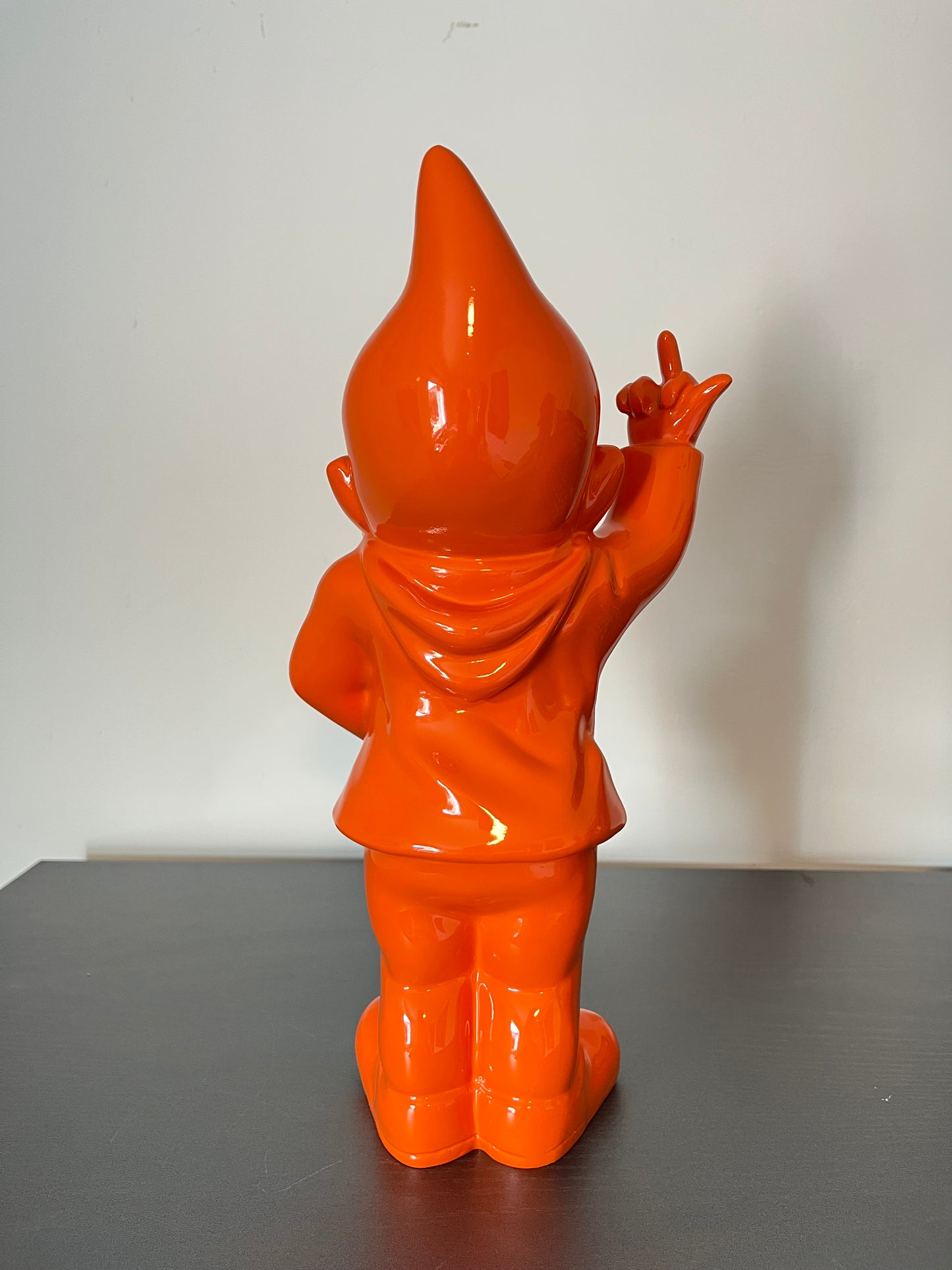 Rebel Kabouter Sculptuur – Polystone Tuinbeeld Statement Piece (kopie)