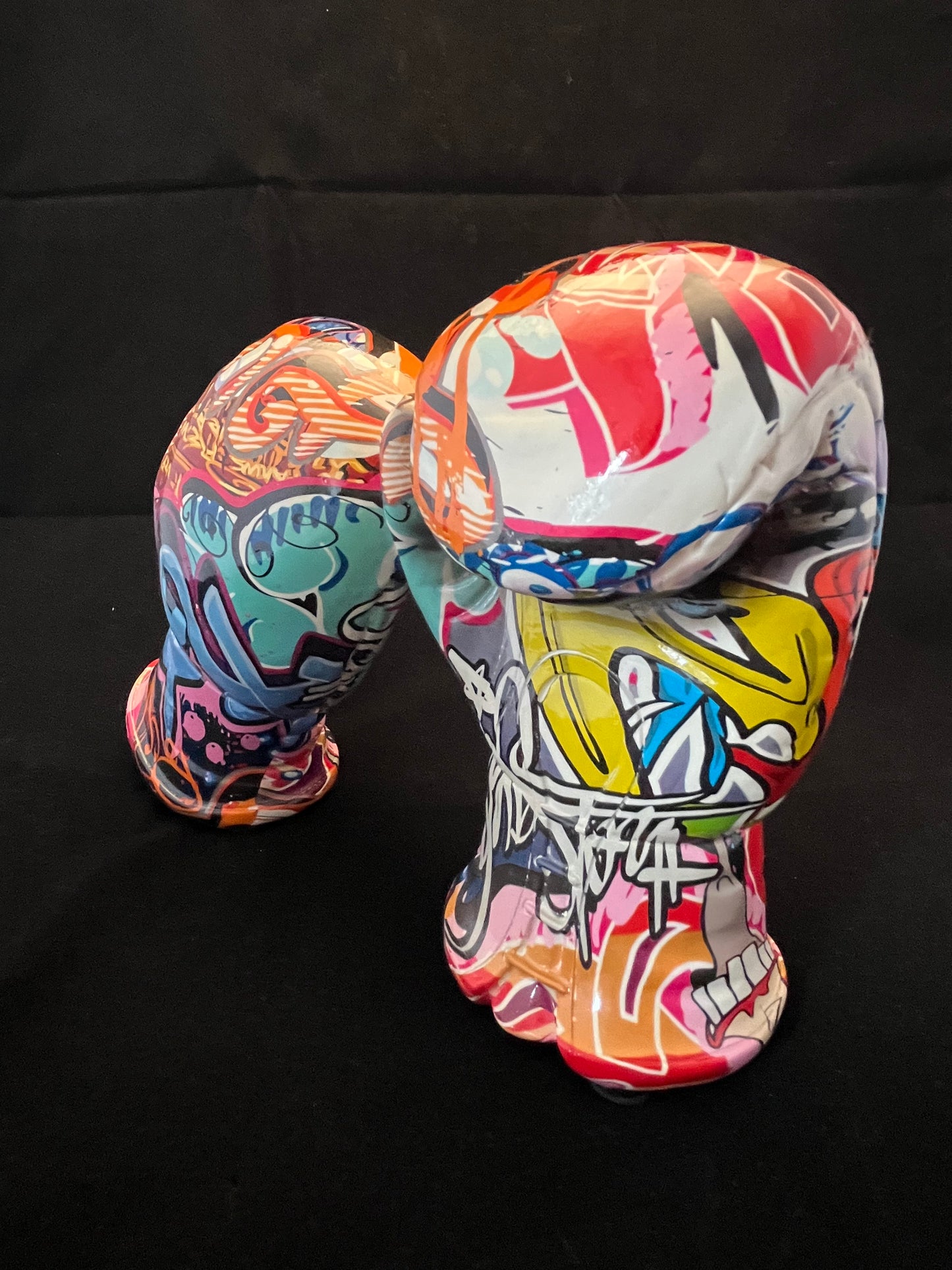 Oliver Klap Street Art Bokshandschoenen Sculptuur Casablanca