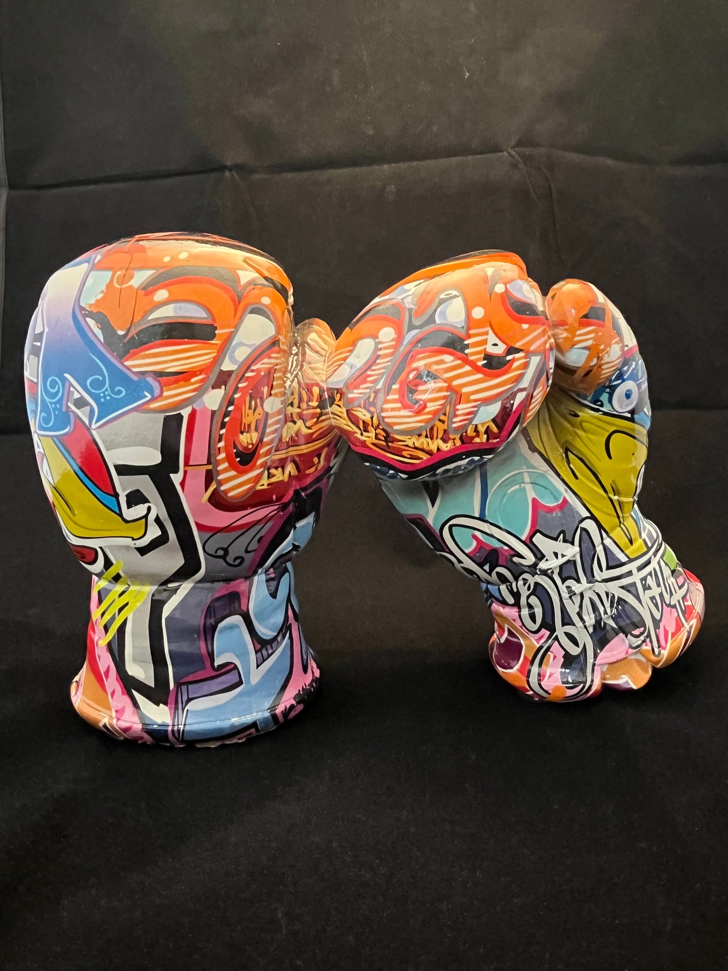 Oliver Klap Street Art Bokshandschoenen Sculptuur Casablanca